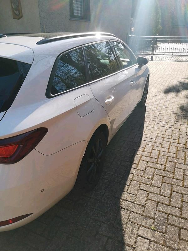 Gebraucht Seat Leon 150 PS (110 kW) 2020 Weiß Limousine