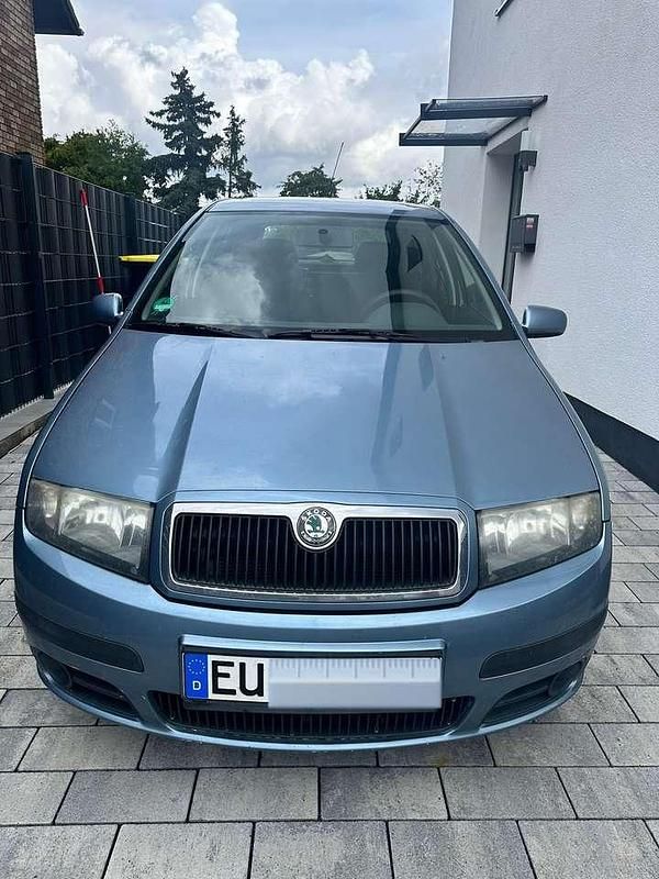 Grau Gebraucht 2007 Skoda Fabia Limousine | 2.000 € - Bild 1/4