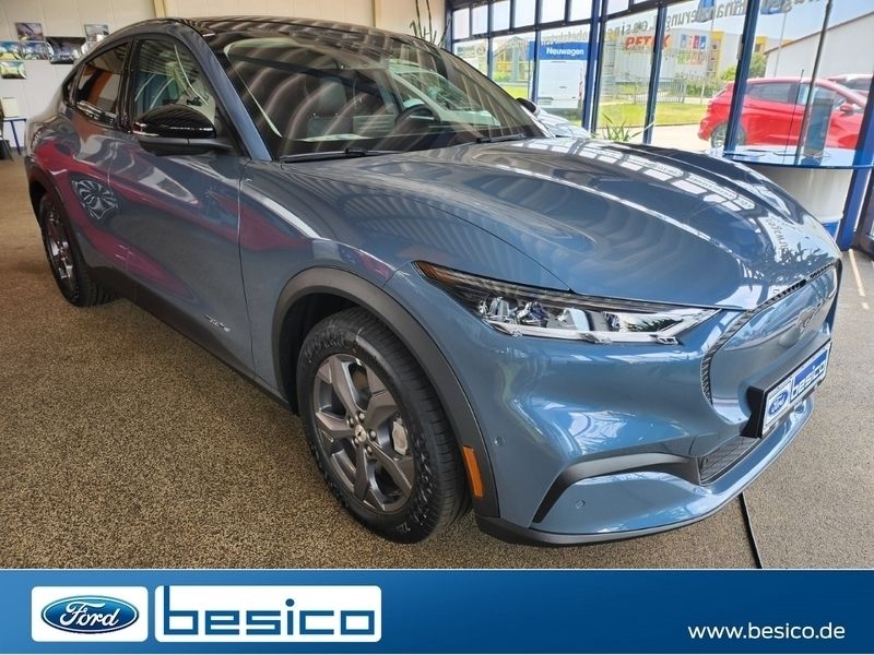 Vapor blue metallic Gebraucht 2023 Ford Mustang Mach-E SUV | 52.890 € - Bild 1/4