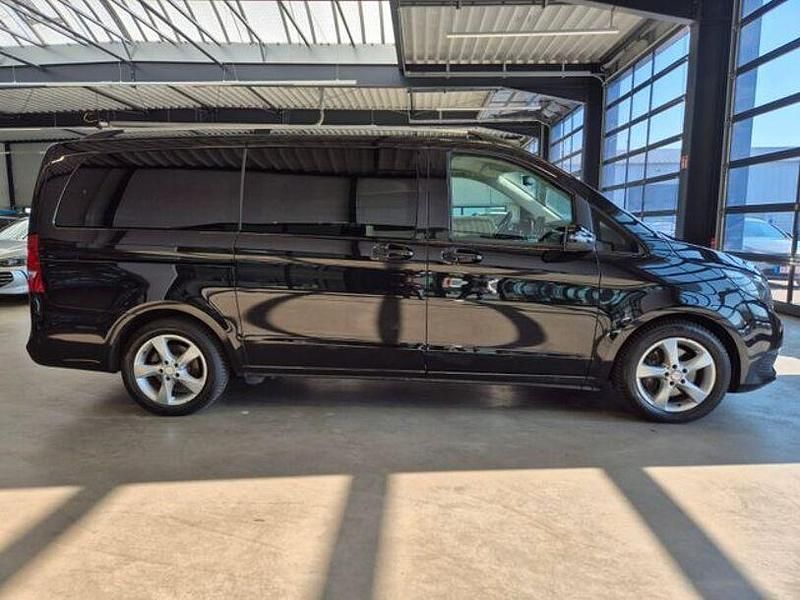 Gebraucht Mercedes V220 Edition 250 PS (183 kW) 2017 Obsidianschwarz metallic Van / Kleinbus