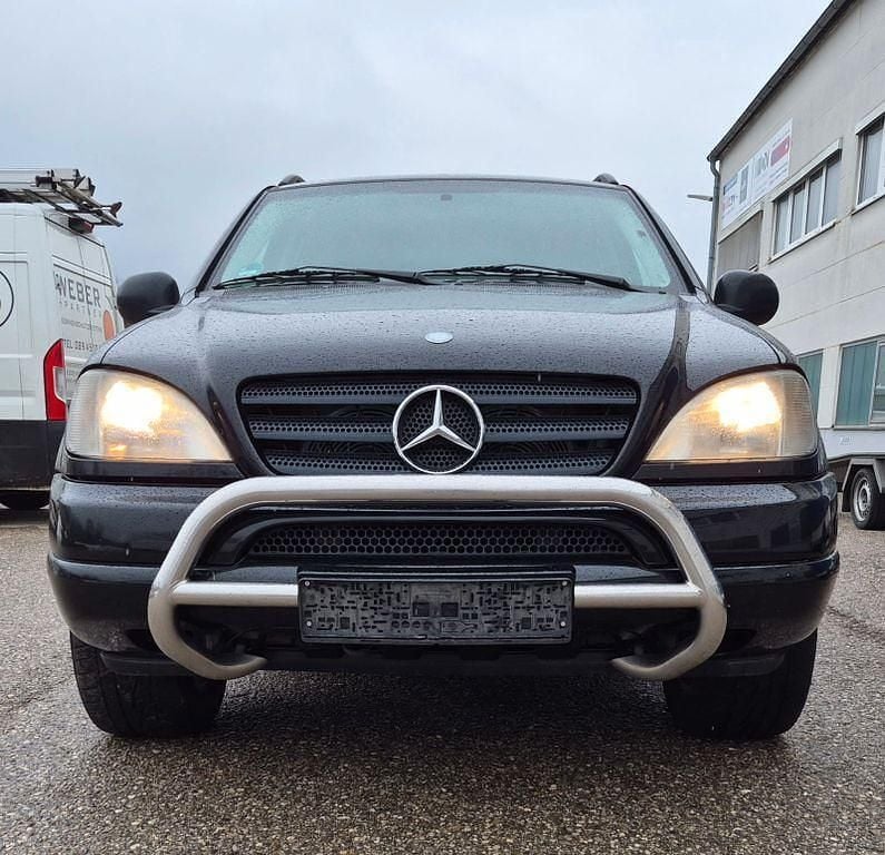 Gebraucht Mercedes ML320 218 PS (160 kW) 1999 Schwarz SUV