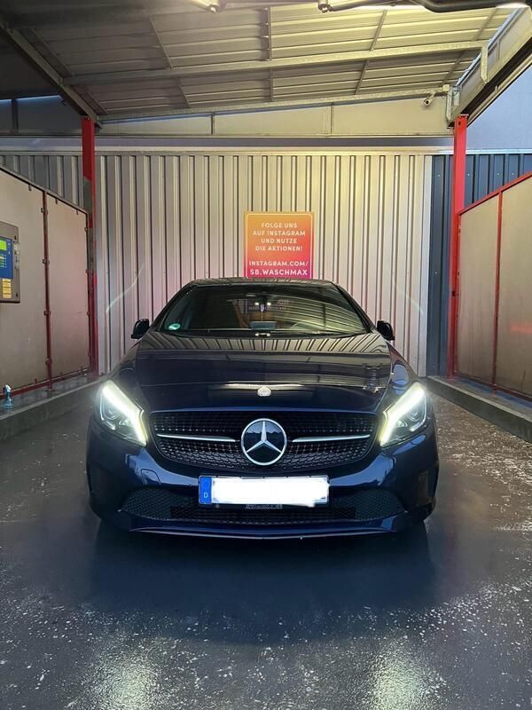 Blau Gebraucht 2016 Mercedes A220 Limousine | 15.000 € - Bild 1/4