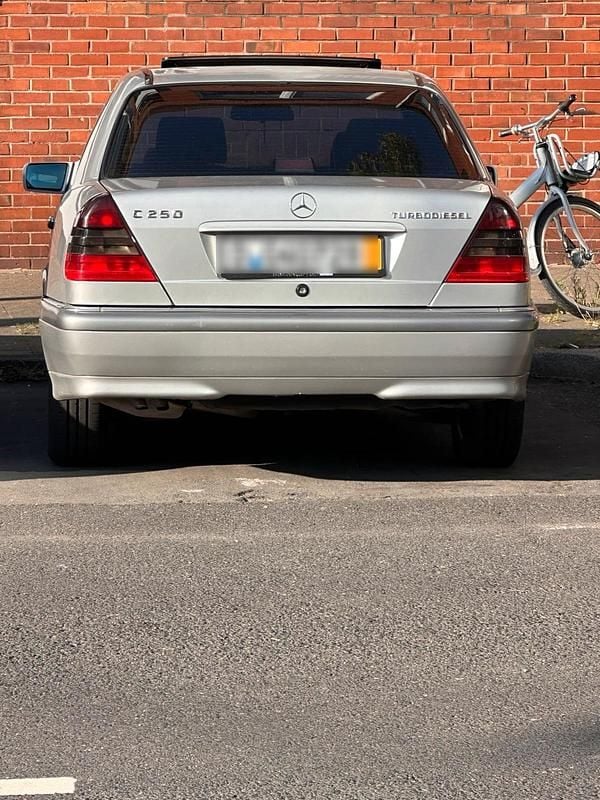 Silber Gebraucht 1998 Mercedes C250 Limousine | 4.000 € (Guter Preis) - Bild 1/4