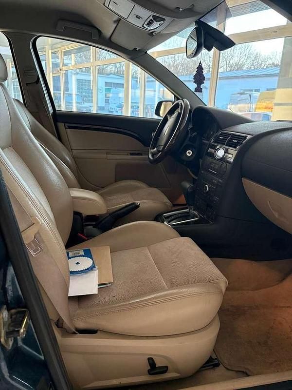 Gebraucht Ford Mondeo Ghia 145 PS (106 kW) 2005 Octane blue Kleinwagen