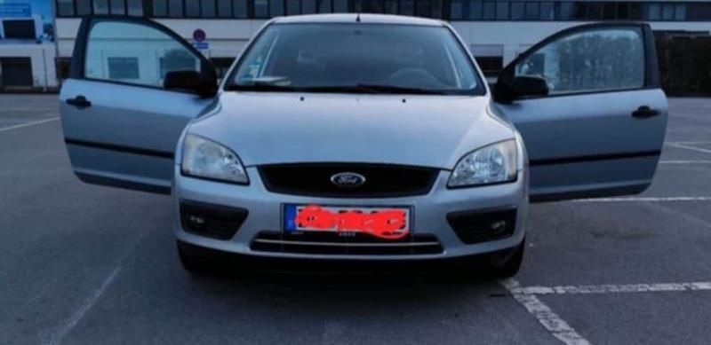Gebraucht Ford Focus 100 PS (73 kW) 2005 Grau Coupé