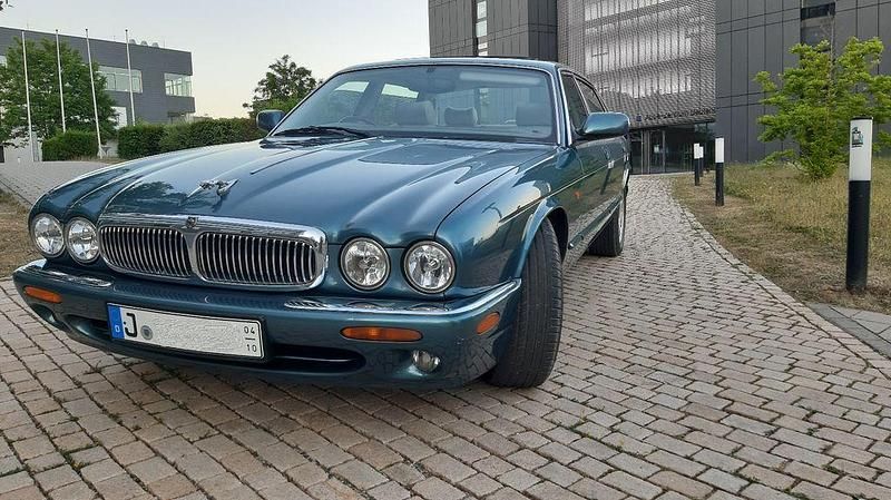Blau Gebraucht 1998 Jaguar XJ8 Sovereign Limousine | 13.999 € - Bild 1/4