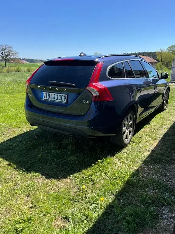 Second-hand Volvo V60 163 CP (119 kW) 2014 Albastru Break