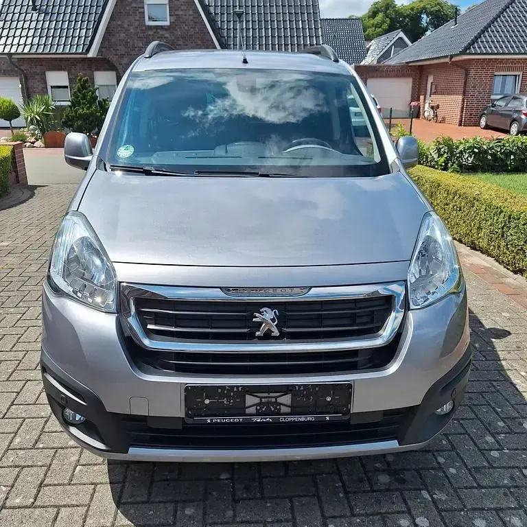 Gebraucht Peugeot TePee Active 99 PS (72 kW) 2015 Grau Van / Kleinbus