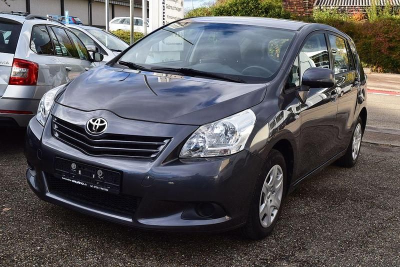 Grey metallic Gebraucht 2011 Toyota Verso Basis Van / Kleinbus | 7.980 € (Fairer Preis) - Bild 1/3