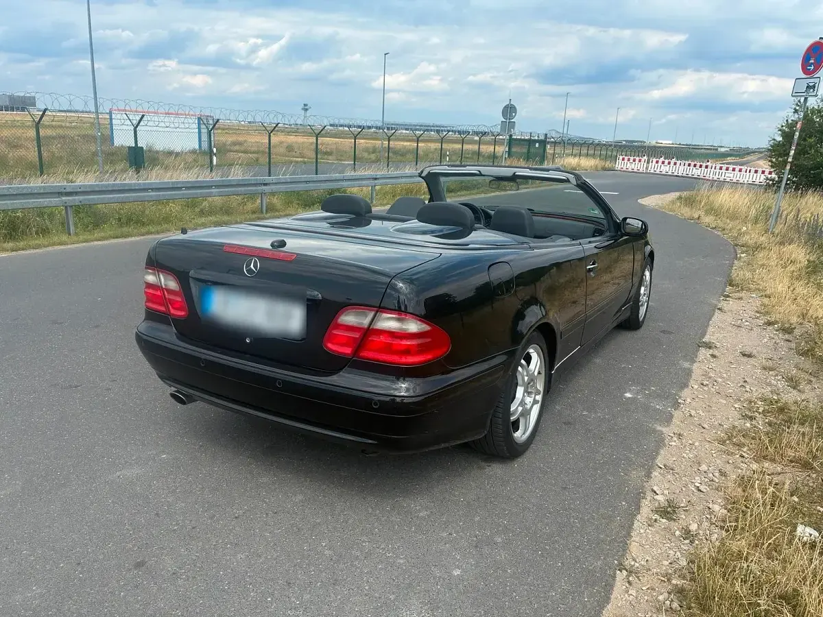Gebraucht Mercedes CLK230 197 PS (144 kW) 2001 Schwarz Cabrio