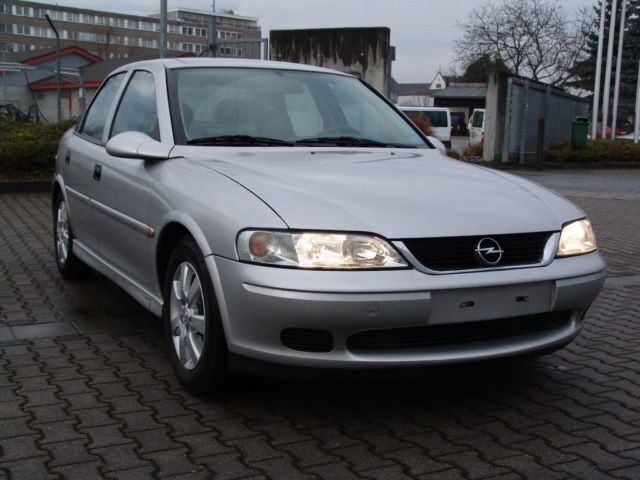 Gebraucht Opel Vectra 101 PS (74 kW) 2001 Silber Limousine