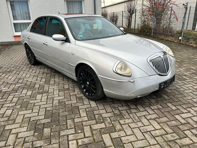Silber Gebraucht 2003 Lancia Thesis Limousine | 1.700 € - Bild 1/4