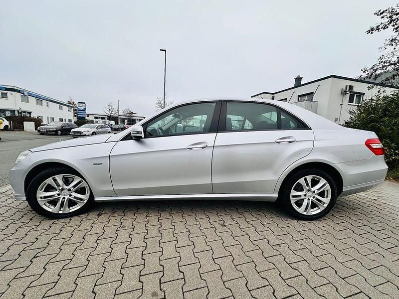 Gebraucht Mercedes E250 204 PS (150 kW) 2010 Silber Limousine