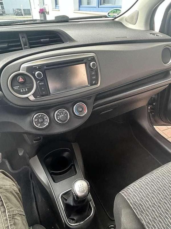 Gebraucht Toyota Yaris Edition 69 PS (50 kW) 2014 Grau Kleinwagen