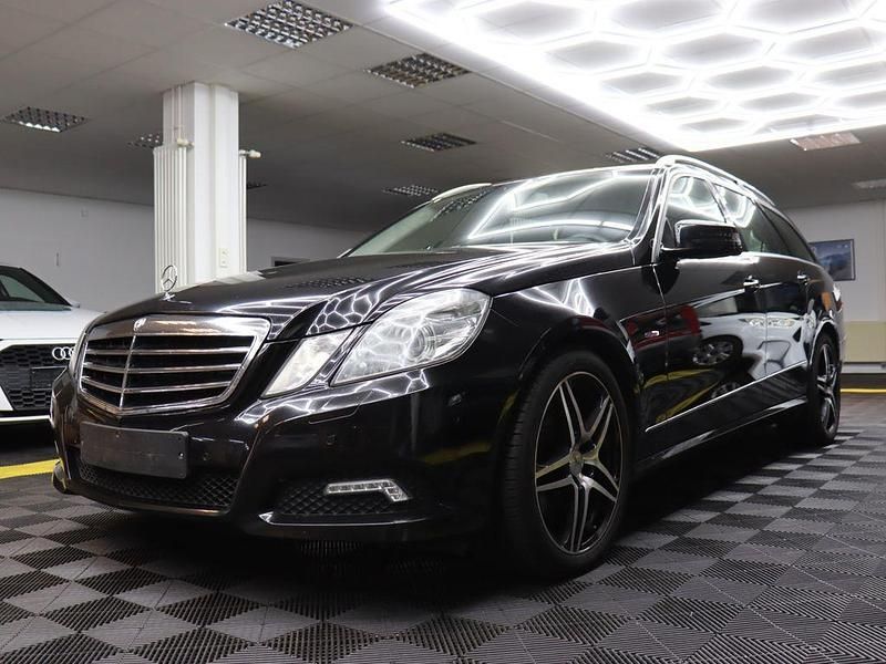 Schwarz Gebraucht 2009 Mercedes E350 Kombi | 11.990 € (Etwas zu teuer) - Bild 1/4