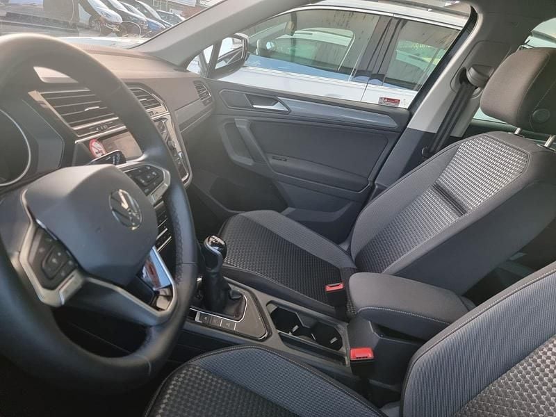 Grau Gebraucht 2022 VW Tiguan Active SUV | 21.900 € (Superpreis) - Bild 1/1