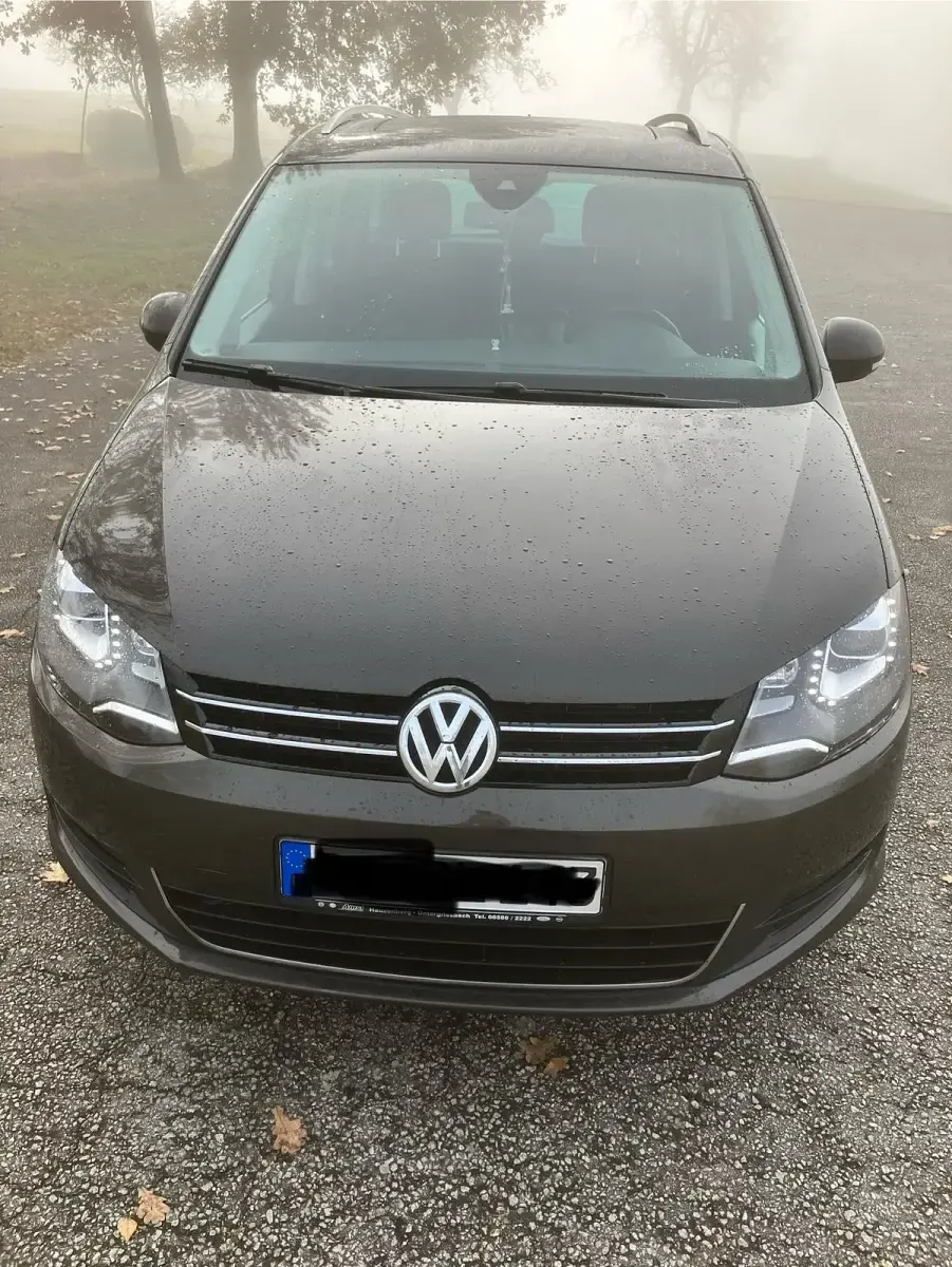 Gebraucht VW Sharan Comfortline 140 PS (102 kW) 2015 Braun Van / Kleinbus