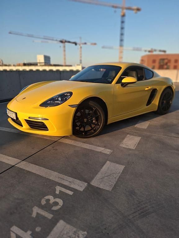Gelb Gebraucht 2021 Porsche 911 Carrera | 53.900 € - Bild 1/4