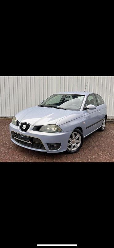 Blau Gebraucht 2004 Seat Ibiza Kleinwagen | 1.950 € (Etwas zu teuer) - Bild 1/4