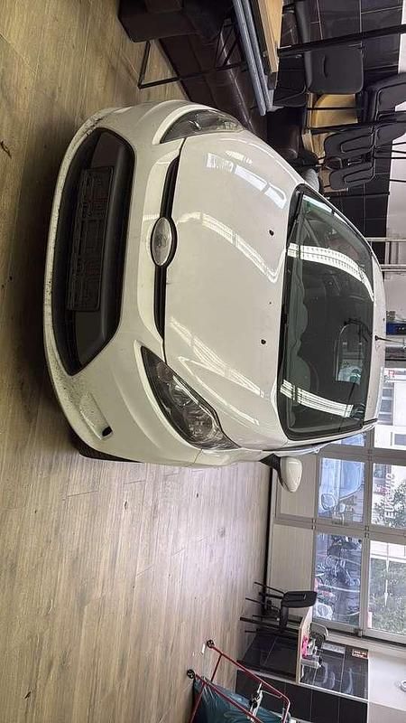 Weiß Gebraucht 2009 Ford Fiesta Trend Kleinwagen | 1.000 € (Superpreis) - Bild 1/4