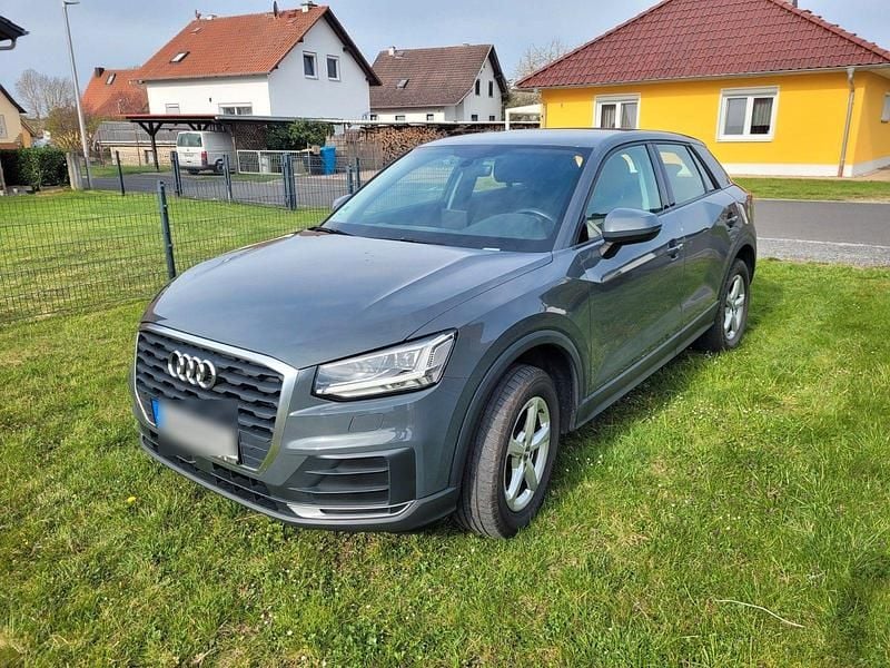 Grau Gebraucht 2017 Audi Q2 SUV | 13.900 € (Superpreis) - Bild 1/4