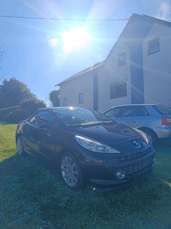 Schwarz Gebraucht 2013 Peugeot 207 CC Cabrio | 4.990 € (Fairer Preis) - Bild 1/4