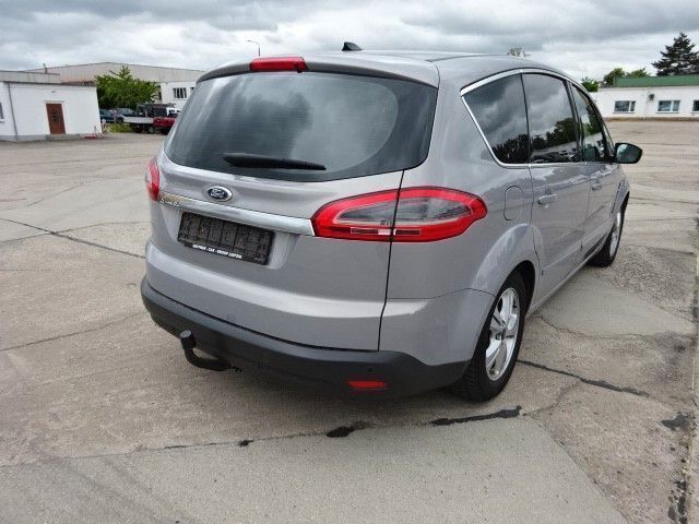 Gebraucht Ford S-MAX Titanium 140 PS (102 kW) 2011 Silber Van / Kleinbus