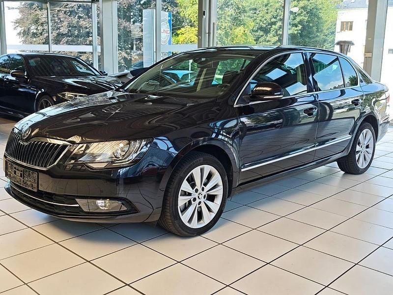 Schwarz Gebraucht 2014 Skoda Superb Elegance Limousine | 14.990 € (Etwas zu teuer) - Bild 1/4