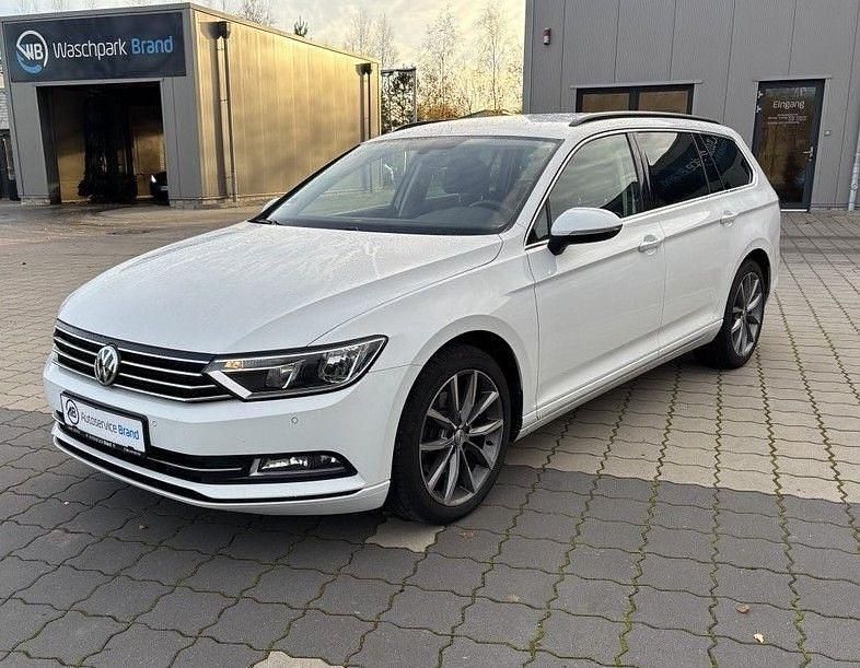Weiß Gebraucht 2019 VW Passat Comfortline Kombi | 17.390 € (Fairer Preis) - Bild 1/4