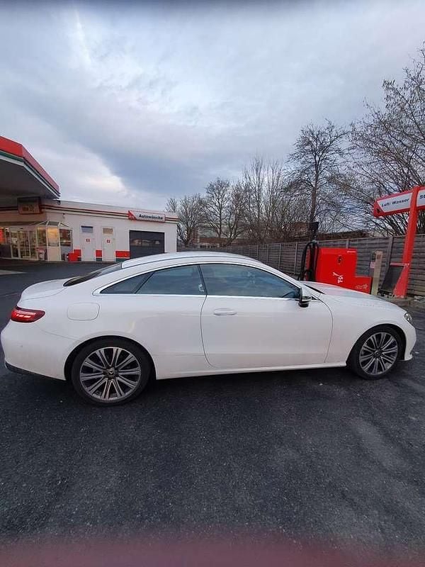 Gebraucht Mercedes E200 Avantgarde 197 PS (144 kW) 2021 Coupé