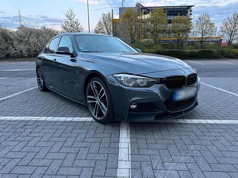 Gebraucht BMW 320 M Performance 190 PS (139 kW) 2018 Grau Limousine