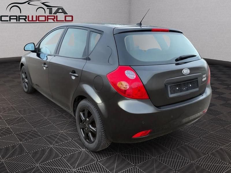 Gebraucht Kia Ceed 143 PS (105 kW) 2009 Schwarz Kleinwagen