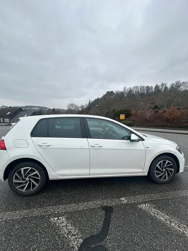 Weiß Gebraucht 2018 VW Golf VII Join Kleinwagen | 16.999 € (Fairer Preis) - Bild 1/4