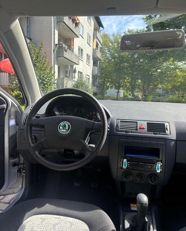 Gebraucht Skoda Fabia 75 PS (55 kW) 2003 Silber Limousine