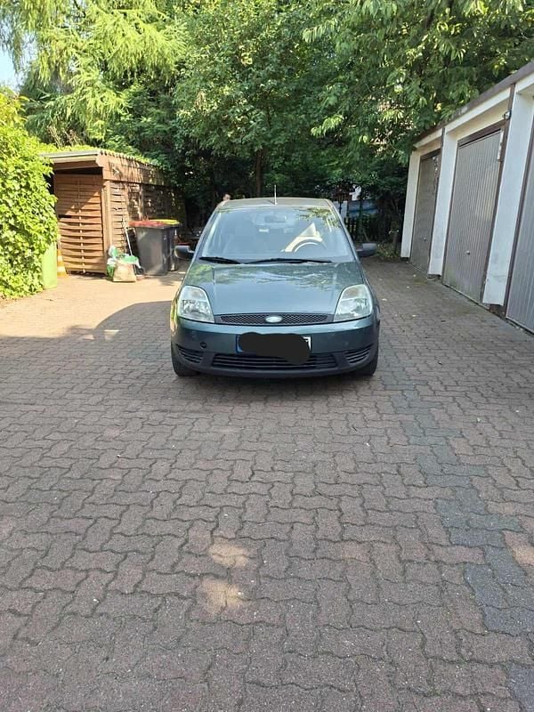 Grau Gebraucht 2003 Ford Fiesta Kleinwagen | 230 € (Superpreis) - Bild 1/4