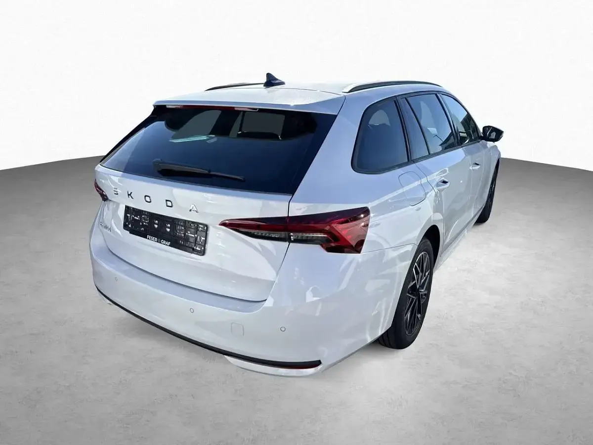 Nowe Skoda Octavia Selection 150 KM (110 kW) 2026 Biały Kombi