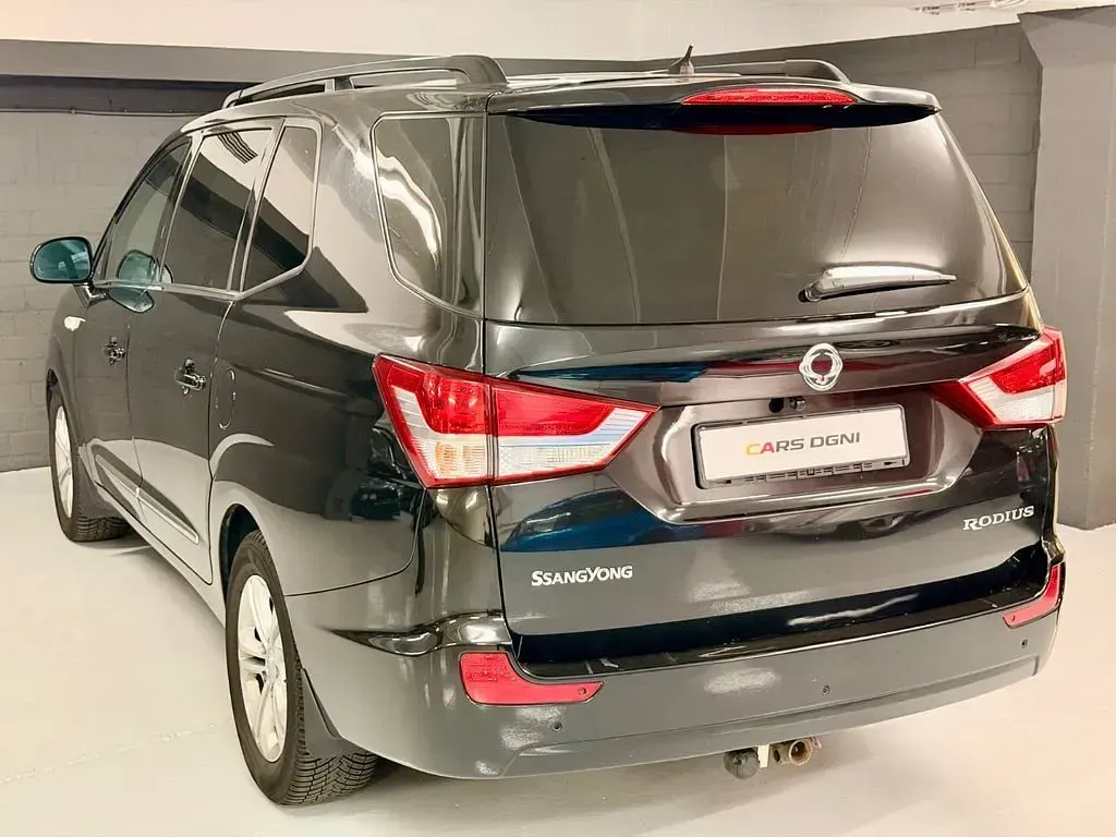 Gebraucht SsangYong Rodius 178 PS (130 kW) 2017 Schwarz Van / Kleinbus