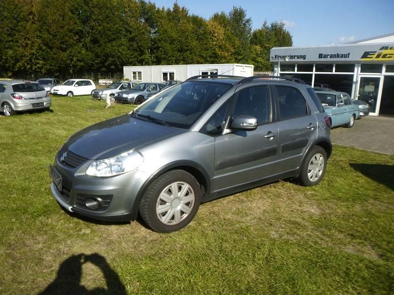 Silber Gebraucht 2012 Suzuki SX4 Style SUV | 9.990 € (Etwas zu teuer) - Bild 1/4
