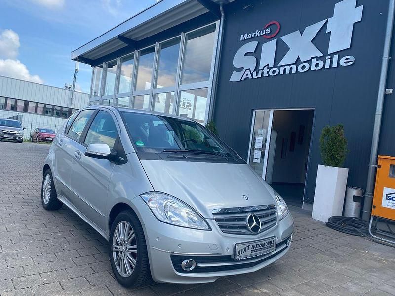 Silber Gebraucht 2011 Mercedes A180 Elegance Van / Kleinbus | 10.800 € (Teuer) - Bild 1/4