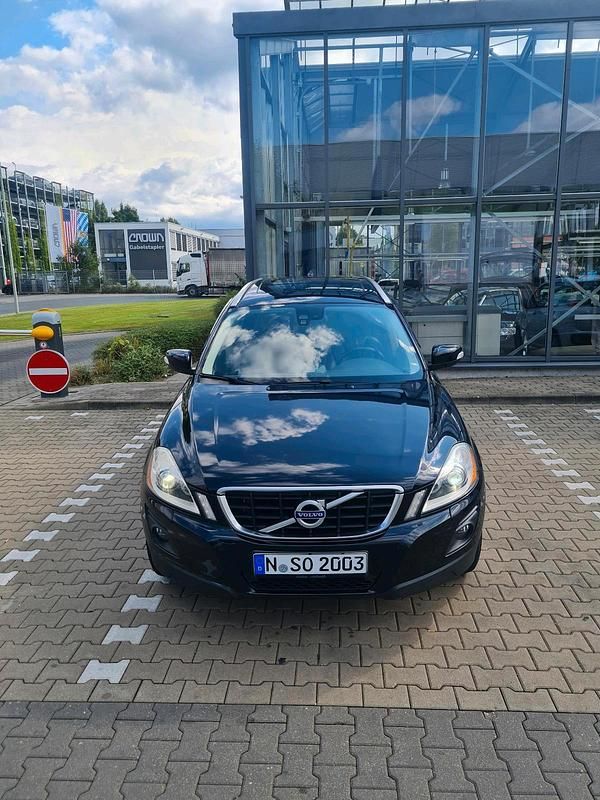 Schwarz Gebraucht 2010 Volvo XC60 Momentum SUV | 10.499 € (Fairer Preis) - Bild 1/4