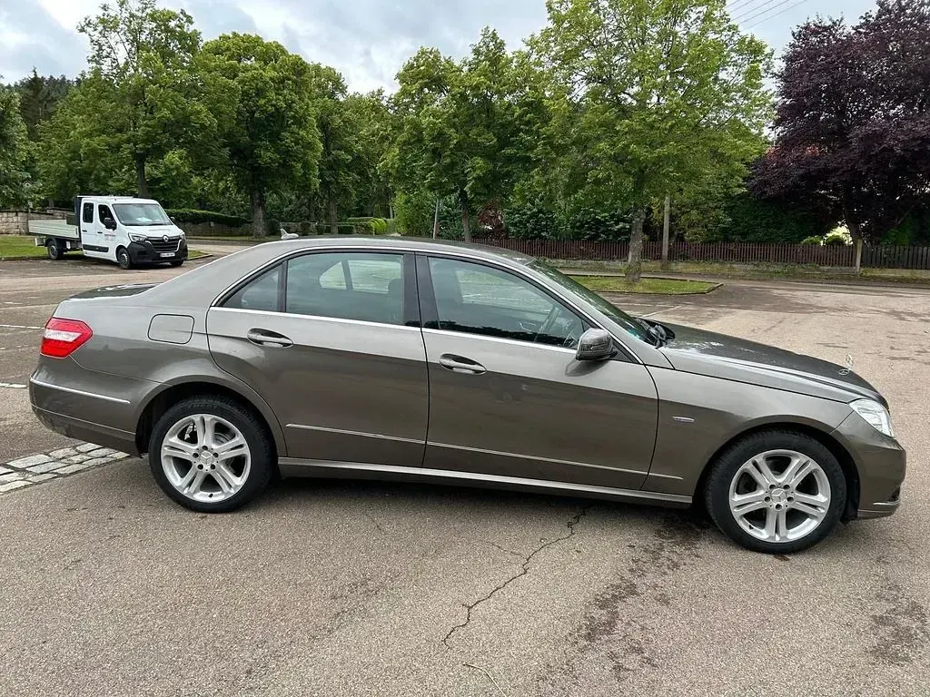Gebraucht Mercedes E220 170 PS (125 kW) 2009 Grau Limousine