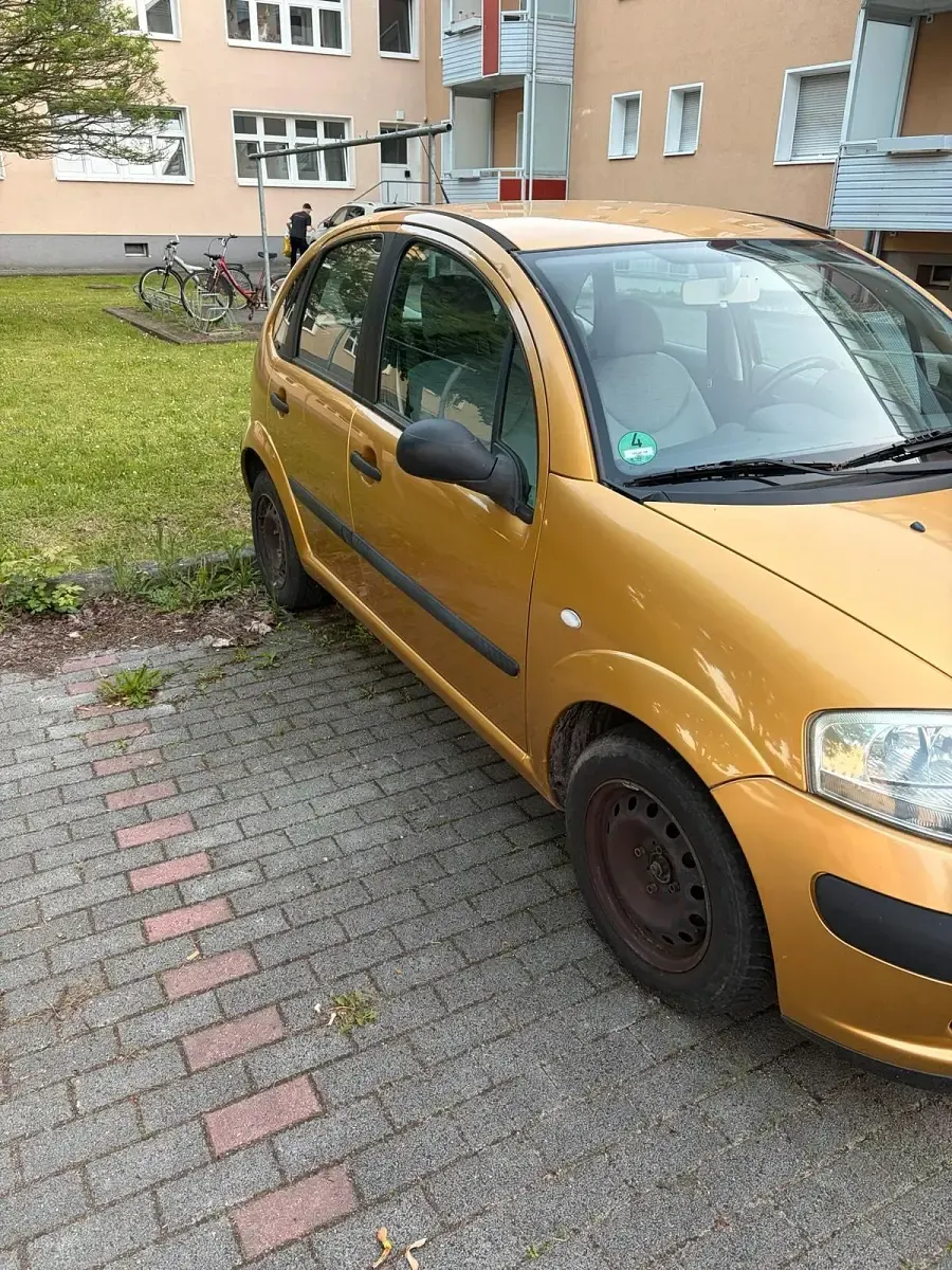 Usado Citroën C3 59 CV (43 kW) 2003 Dorado Utilitario