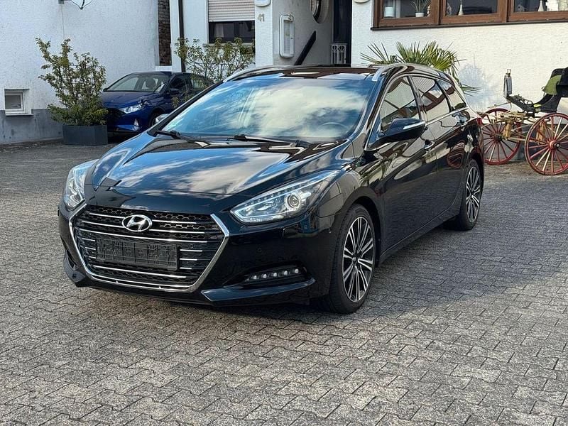 Schwarz Gebraucht 2015 Hyundai i40 Premium Kombi | 12.999 € (Etwas zu teuer) - Bild 1/4