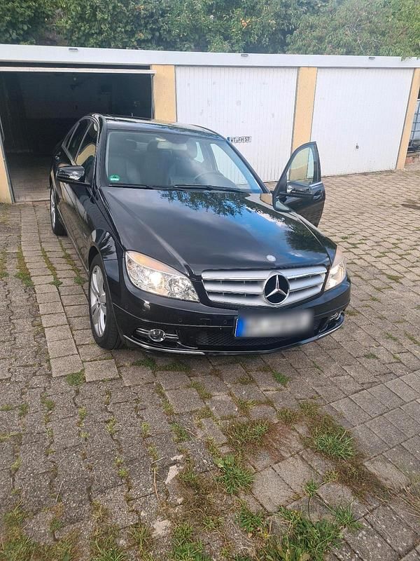 Schwarz Gebraucht 2010 Mercedes 180 Limousine | 7.500 € - Bild 1/4