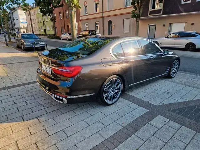 Gebraucht BMW 740 Executive 320 PS (235 kW) 2016 Braun Limousine