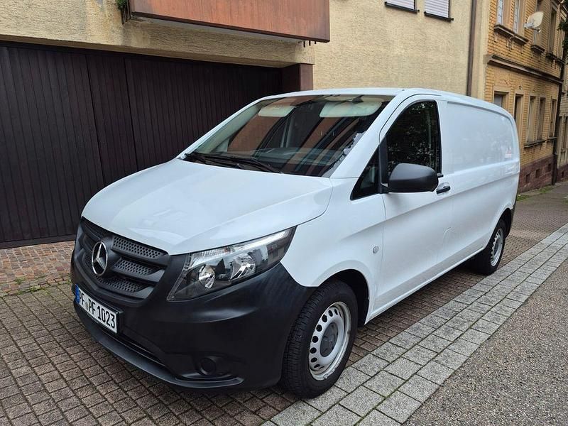 Weiß Gebraucht 2017 Mercedes Vito Van / Kleinbus | 14.600 € (Superpreis) - Bild 1/4
