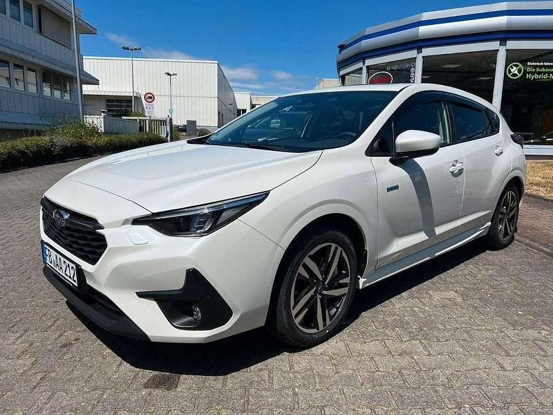Crystal white pearl Gebraucht 2025 Subaru Impreza Platinum Kleinwagen | 35.900 € - Bild 1/4