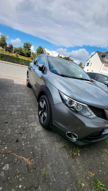 Grau Gebraucht 2016 Nissan Qashqai SUV | 12.500 € (Fairer Preis) - Bild 1/4