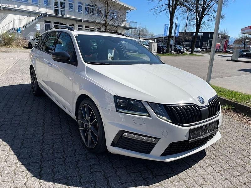 Weiß Gebraucht 2018 Skoda Octavia RS Kombi | 10.499 € (Fairer Preis) - Bild 1/4