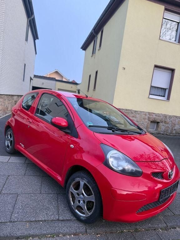 Gebraucht Toyota Aygo 68 PS (50 kW) 2006 Rot Kleinwagen
